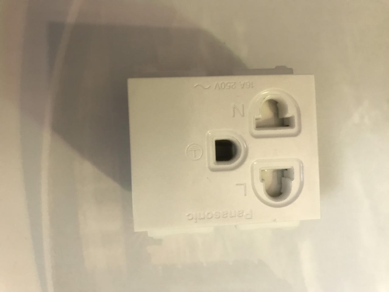 Ổ cắm Panasonic WEV1181