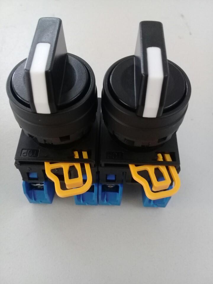 Công tắc xoay Idec YW1S-3E20