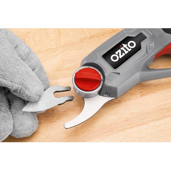 MÁY CẮT CÀNH CÂY OZITO OCPS-036