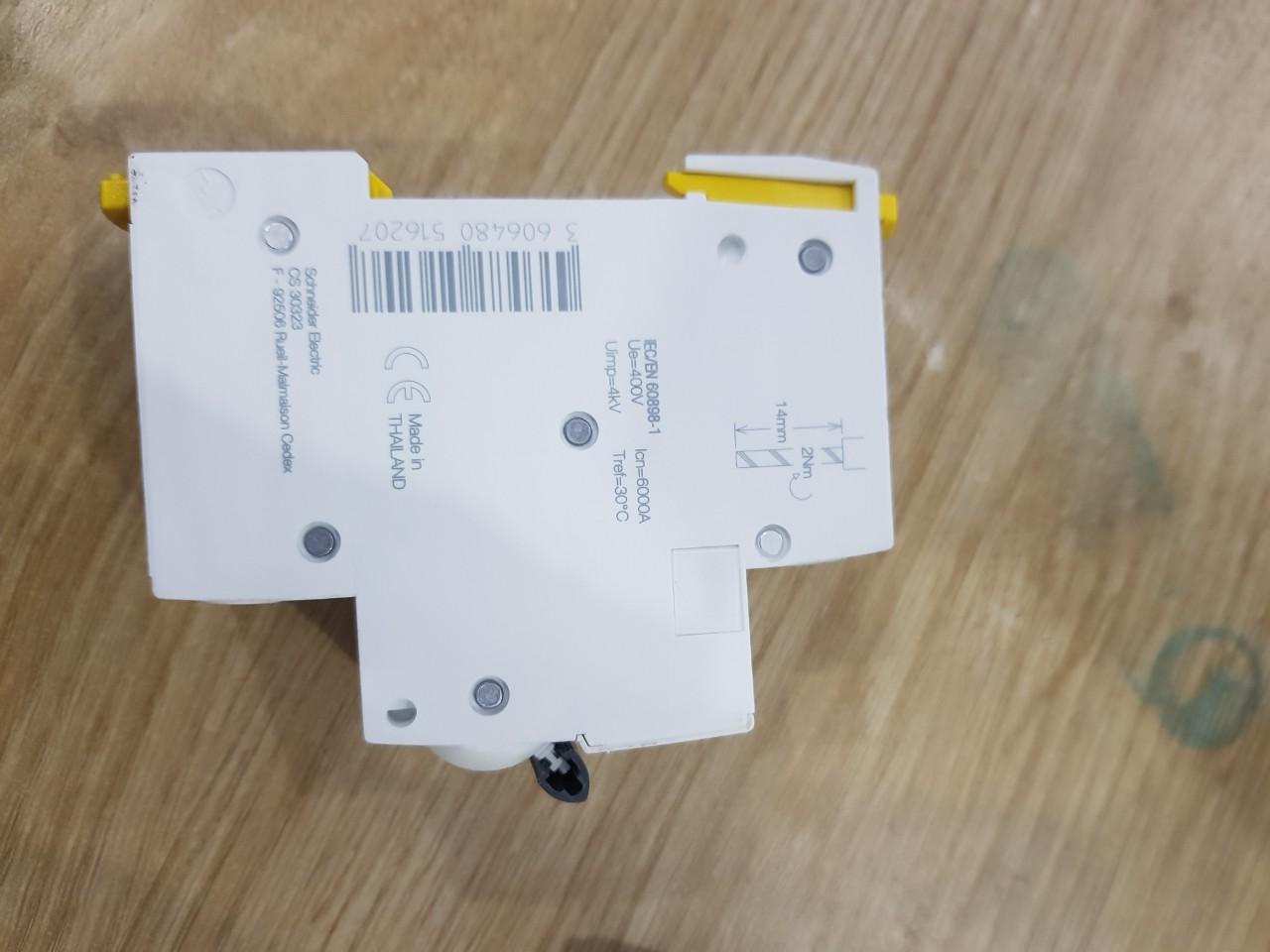 Cầu dao MCB Schneider A9K27232