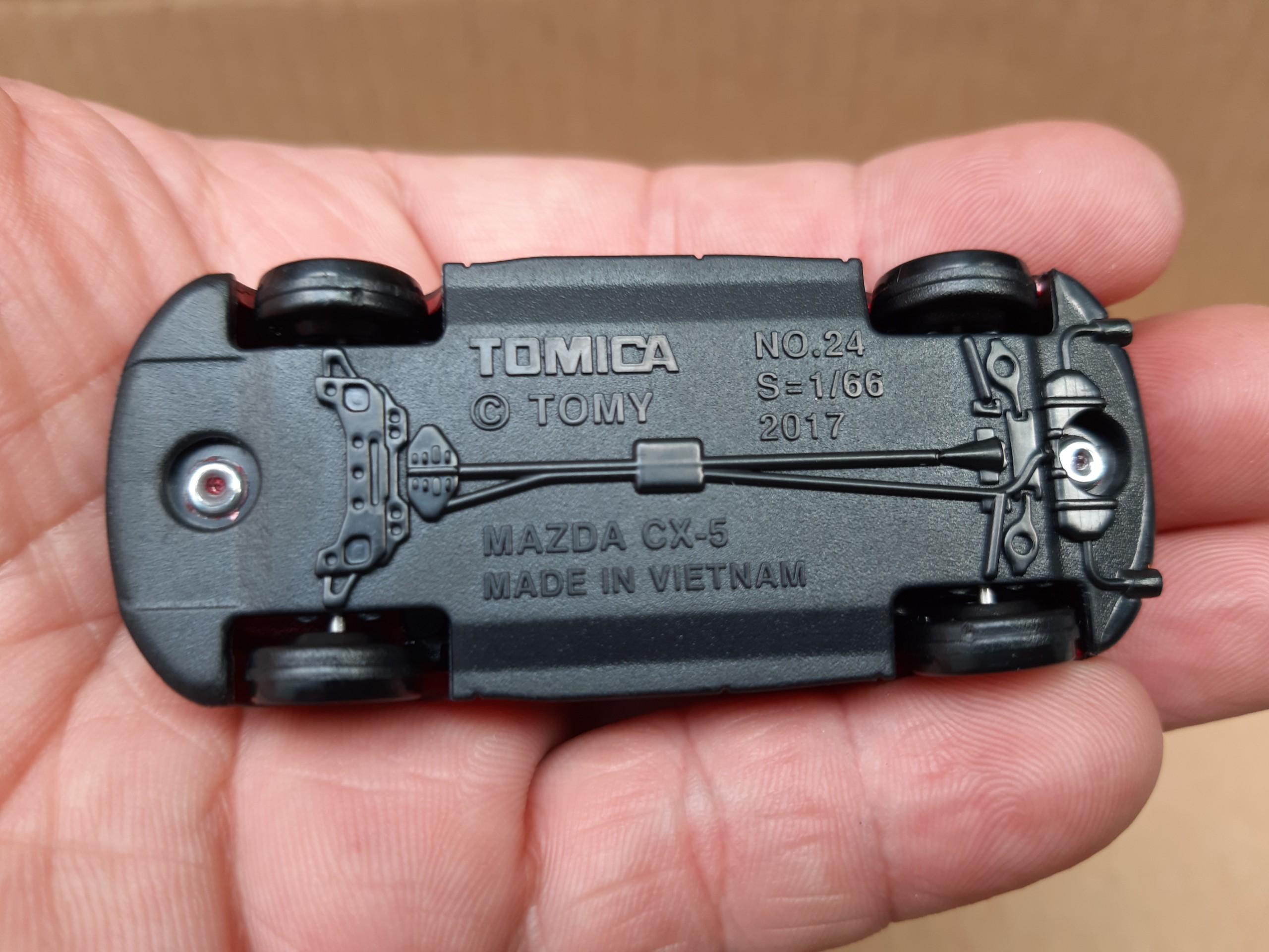 Xe đồ chơi Tomica 82 Mazda CX-5
