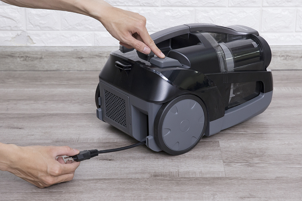 Máy hút bụi Panasonic MC-CL565KN46 2000W
