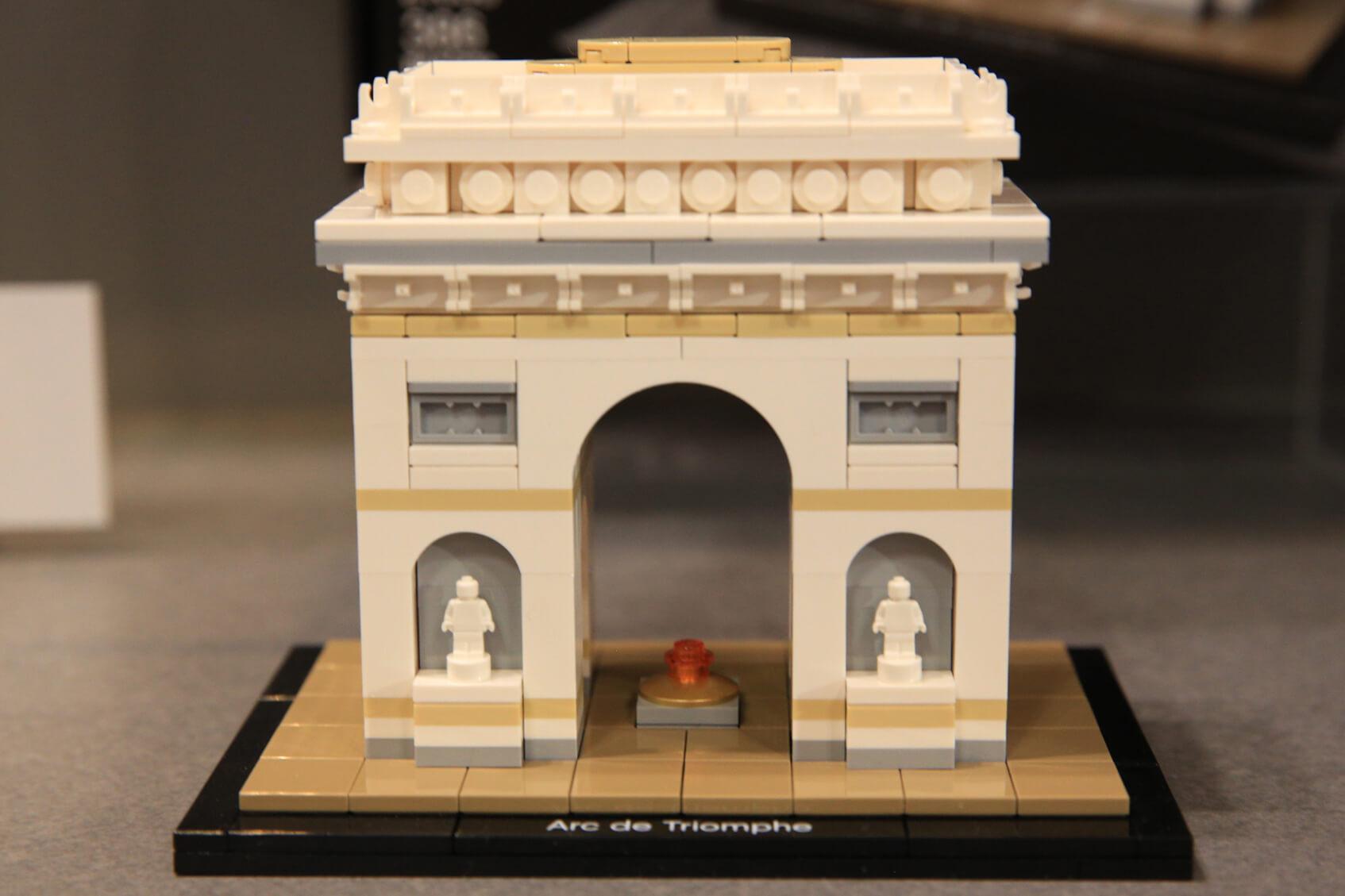 Mô hình LEGO Architecture 21036 - Khải Hoàn Môn