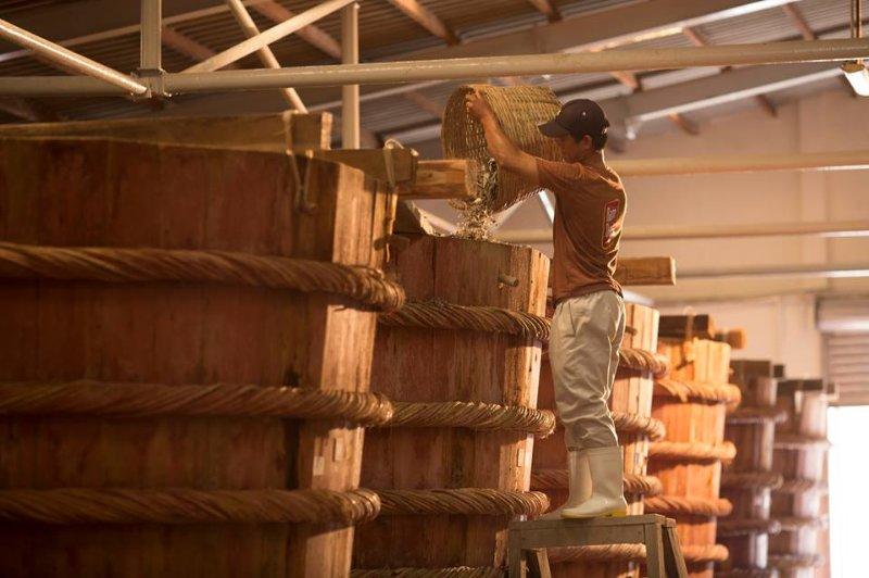 Nước mắm Kakom Premium