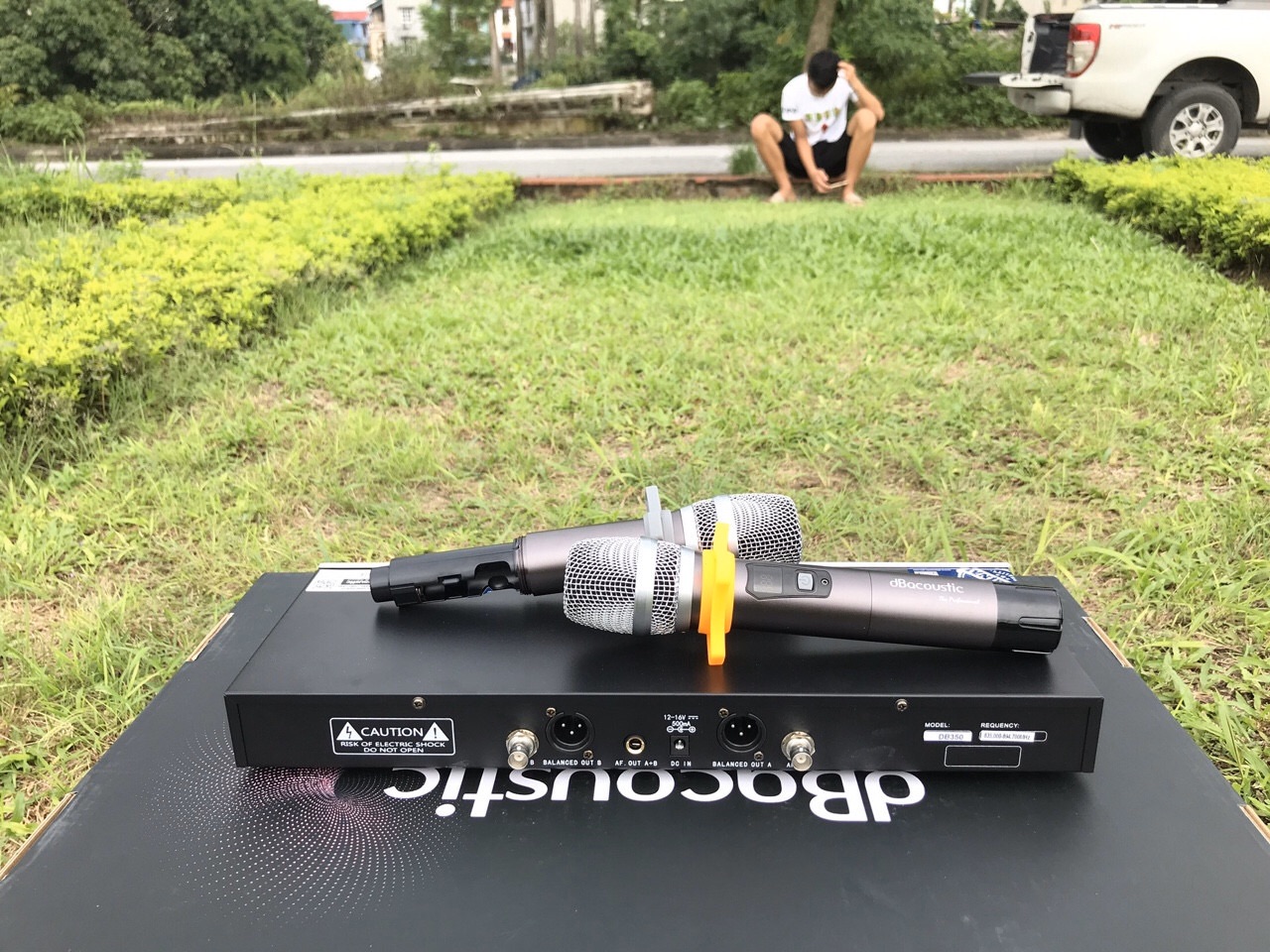 Micro không dây DBacoustic 350