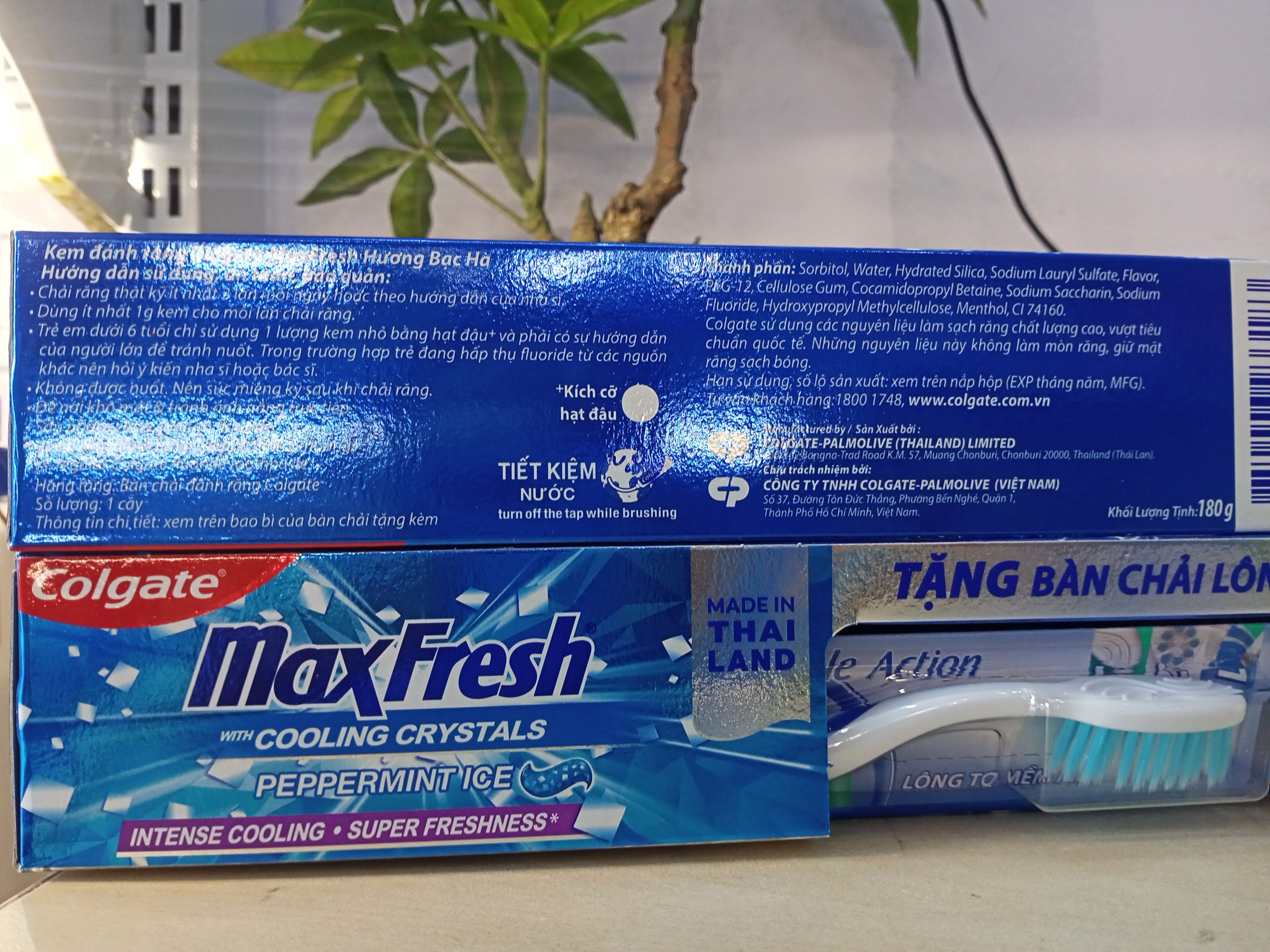 Kem đánh răng Colgate MaxFresh bạc hà combo 2 hộp