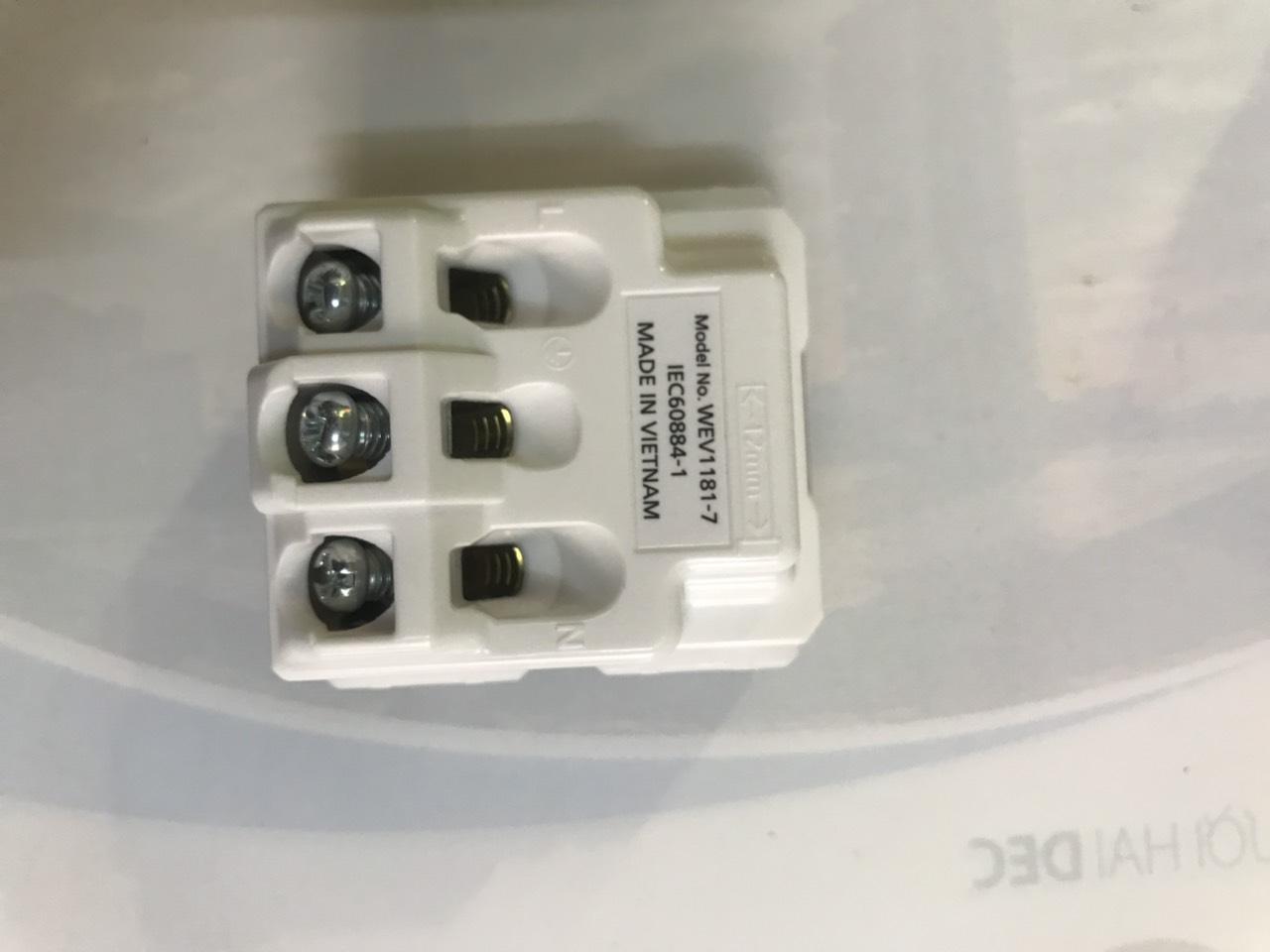 Ổ cắm Panasonic WEV1181