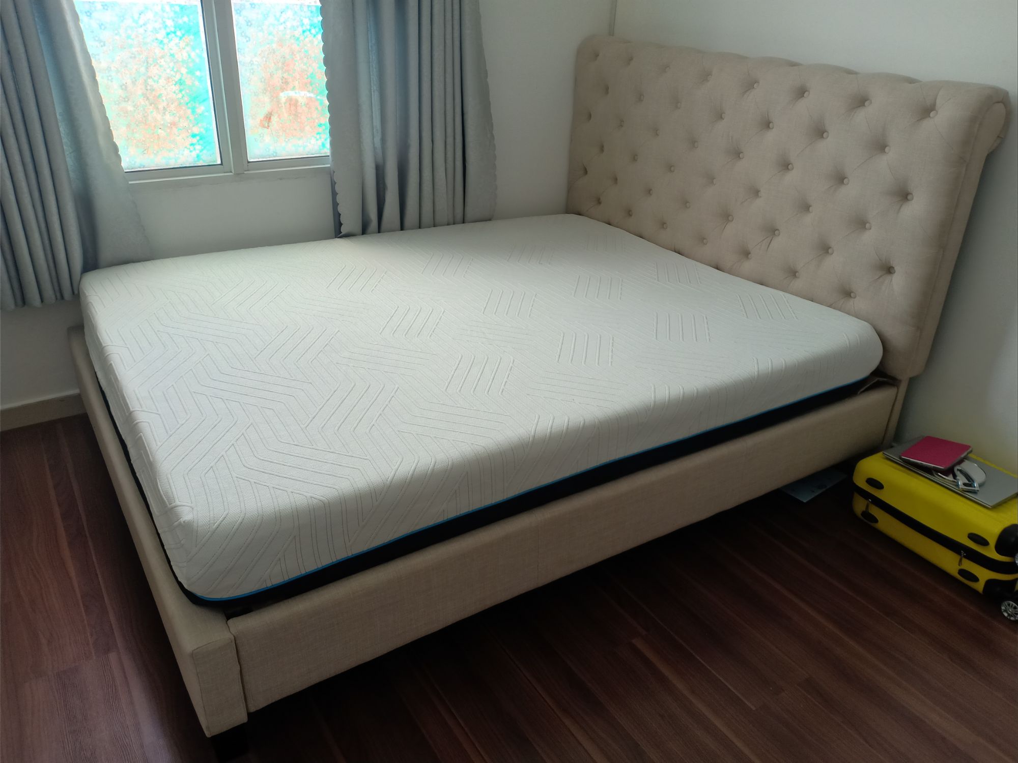 Giường tân cổ điển