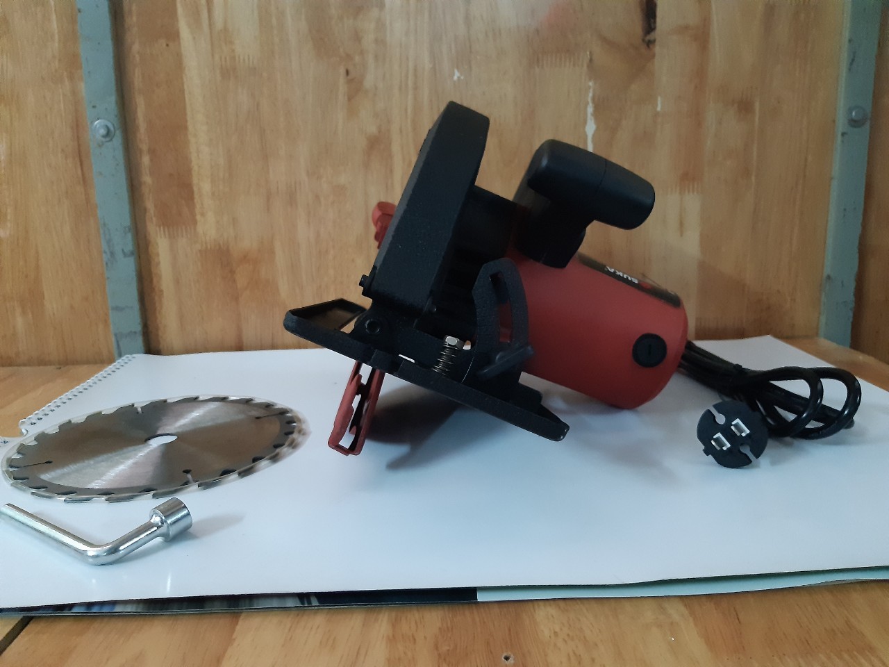 Máy cắt gỗ Osuka MOD.OSK 185
