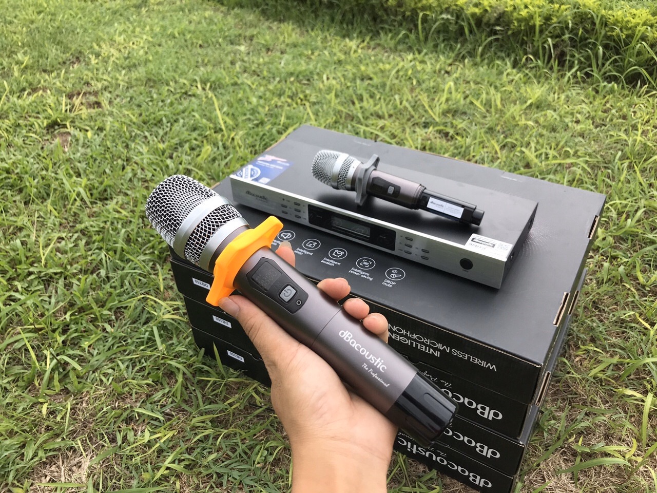 Micro không dây DBacoustic 350