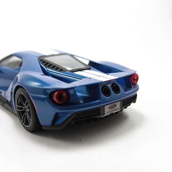 Mô hình xe Ford GT 1:18 Maisto Exclusive