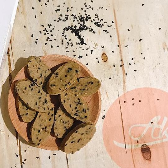 Bánh gạo lức Bà Tích mè