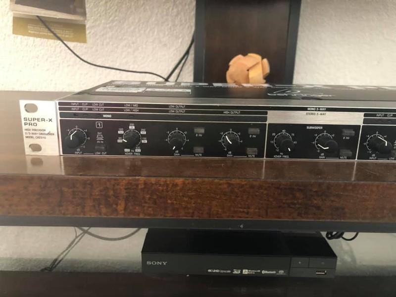 Bộ xử lý âm thanh Behringer CROSSOVERS CX2310