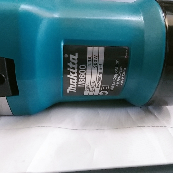 MÁY ĐỤC BÊ TÔNG MAKITA M8600/M8600B