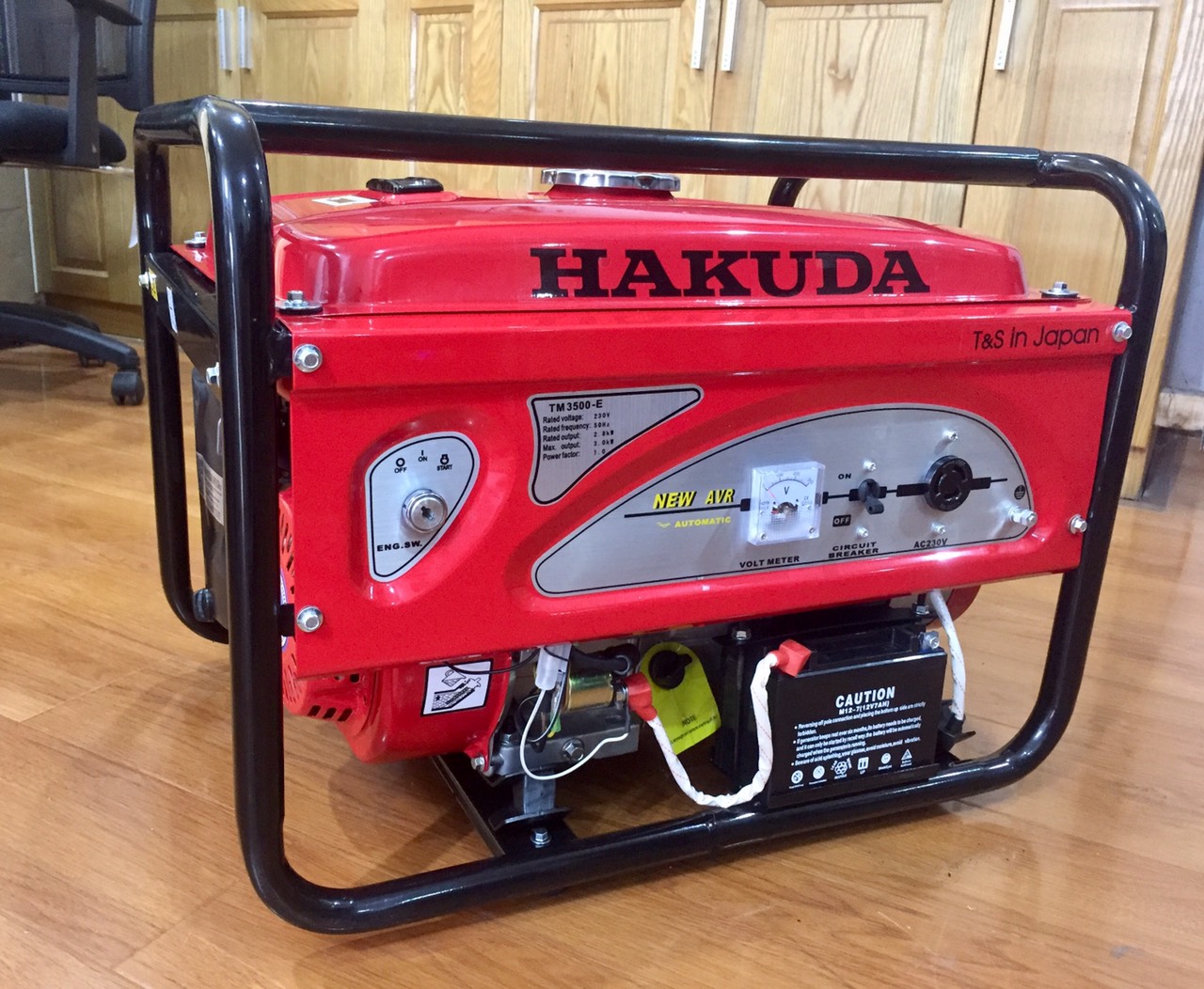 MÁY PHÁT ĐIỆN CHẠY XĂNG HAKUDA TM3500E