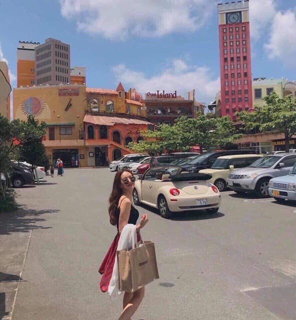 Đồng hồ tranh âm thầm bên biển