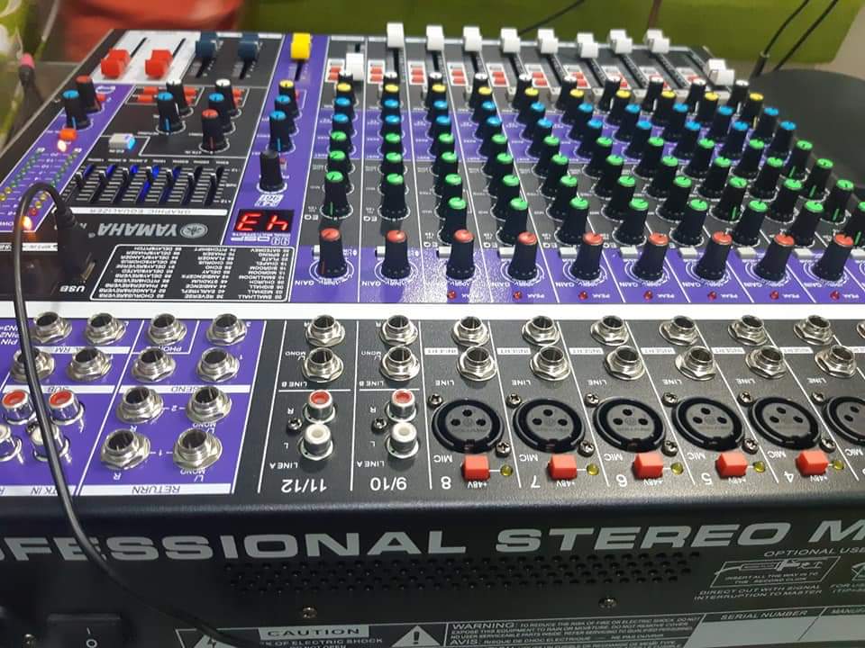 Mixer Yamaha M10