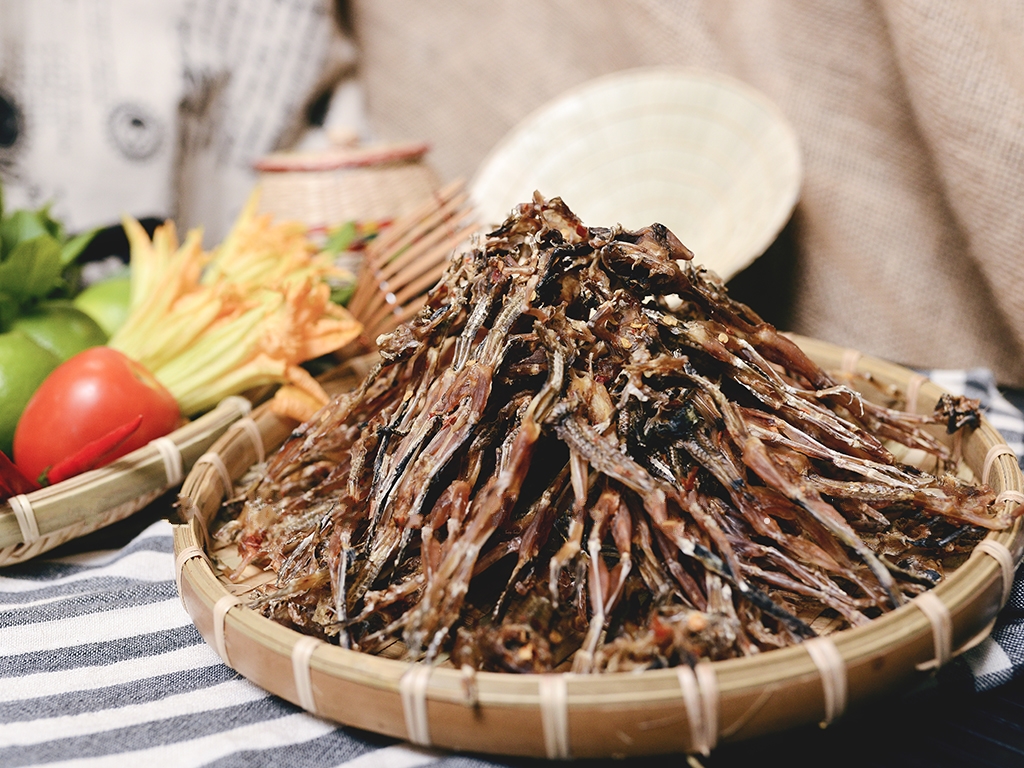 Khô Nhái (Vũ nữ chân dài)