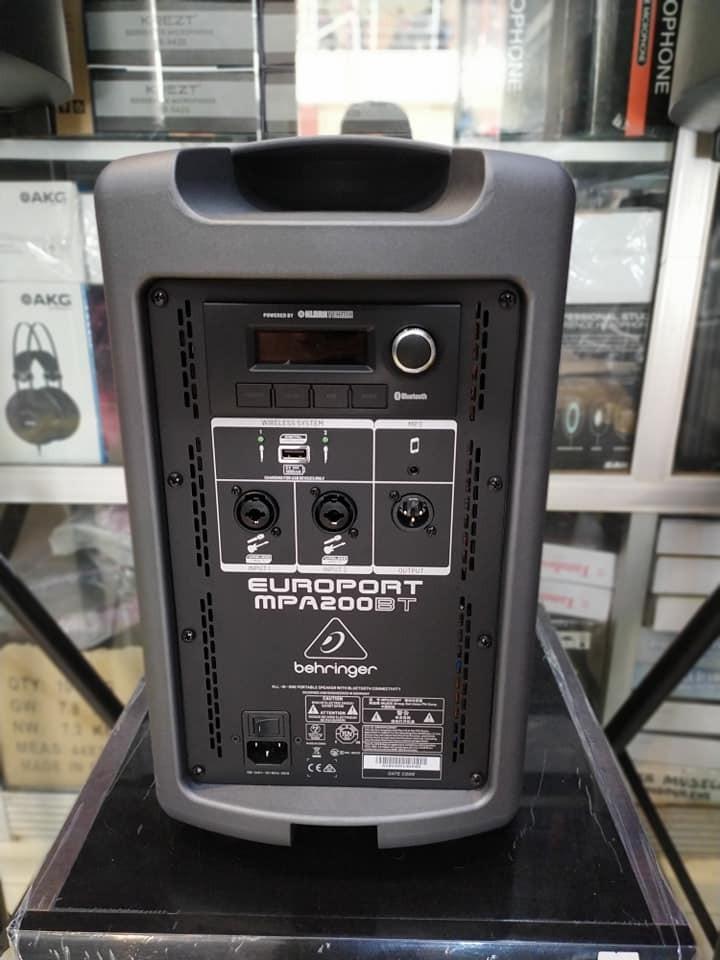 Loa di động Behringer MPA200BT