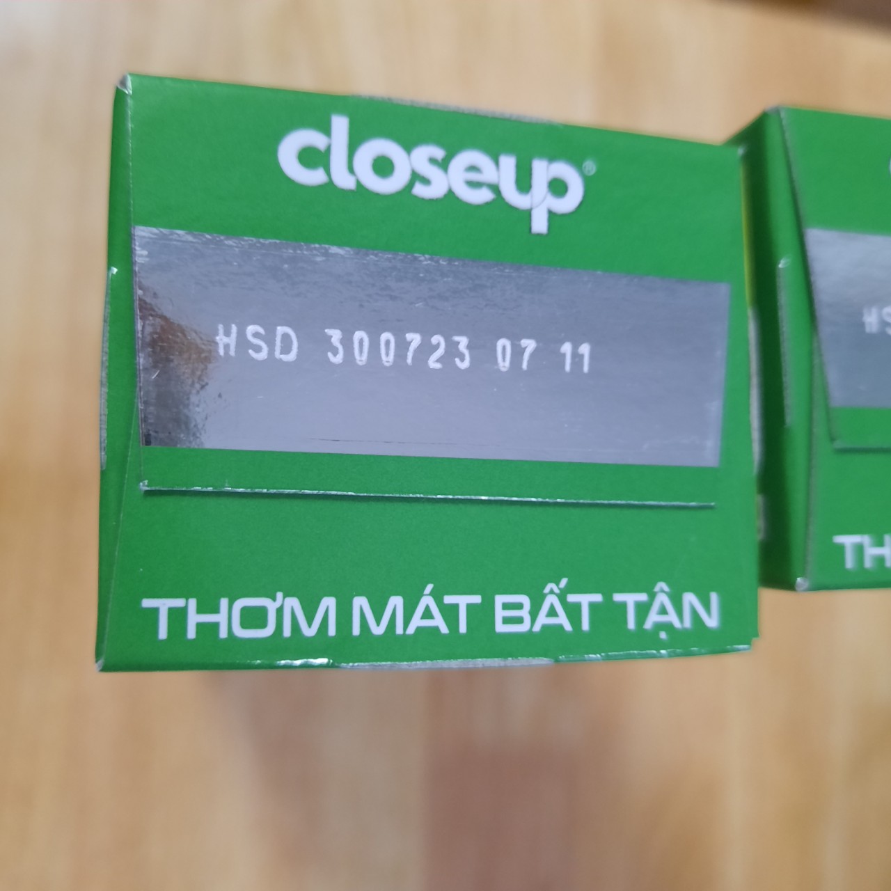 Combo 2 hộp Kem Đánh Răng Closeup bạc hà 230G
