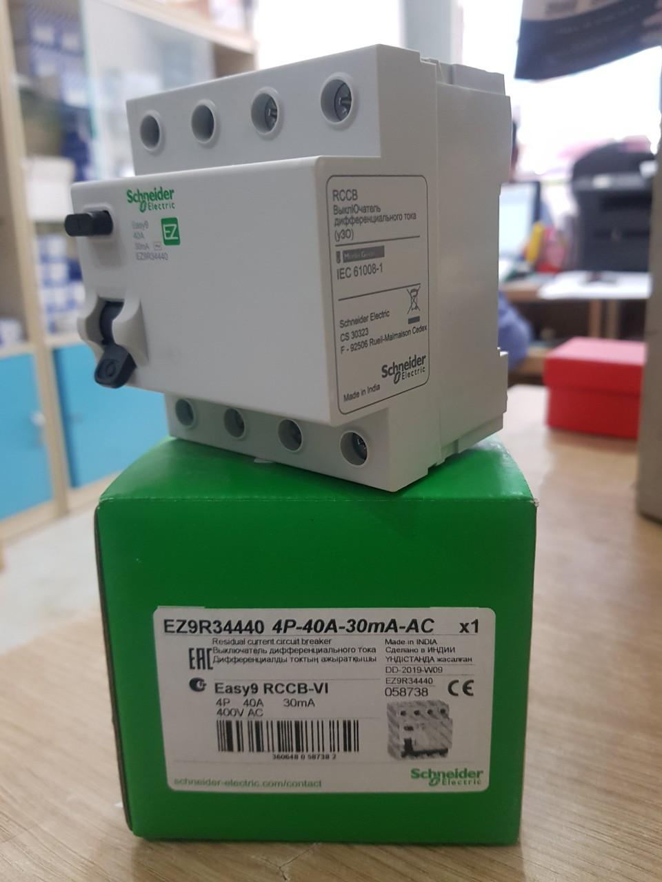 Aptomat - RCCB Schneider 4fa 40A EZ9R34440