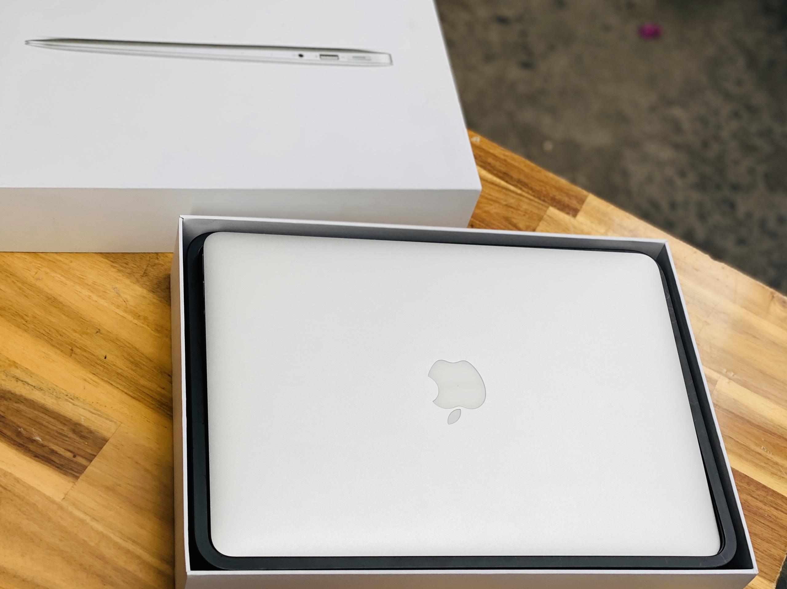 Laptop APPLE Macbook Air MD760 13.3INCH
