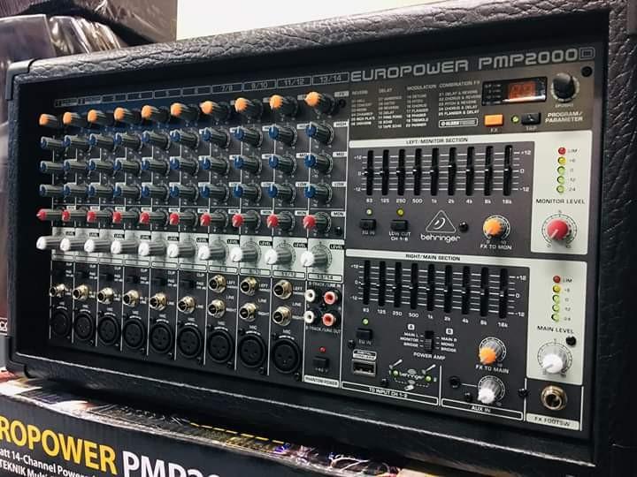 Bộ trộn âm thanh Behringer PMP2000D