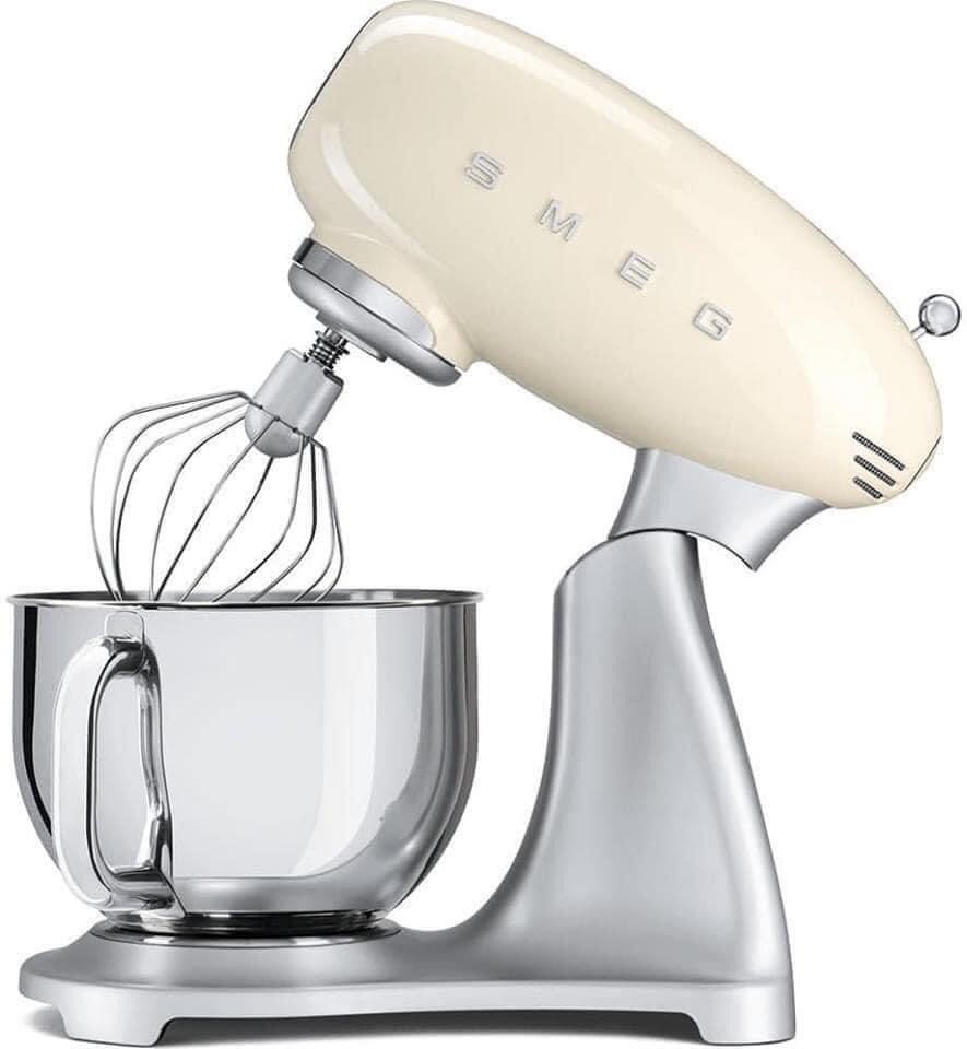 Máy trôn bột Smeg SMF02RDEU