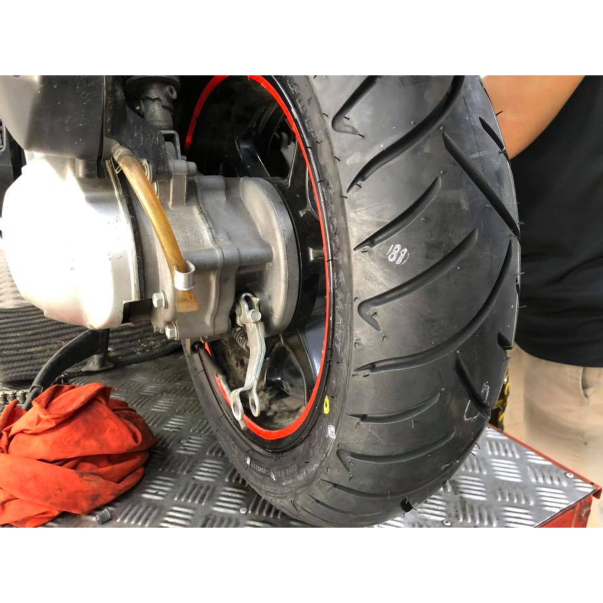 Lốp/Vỏ Xe Máy Dunlop D305 130/70-13