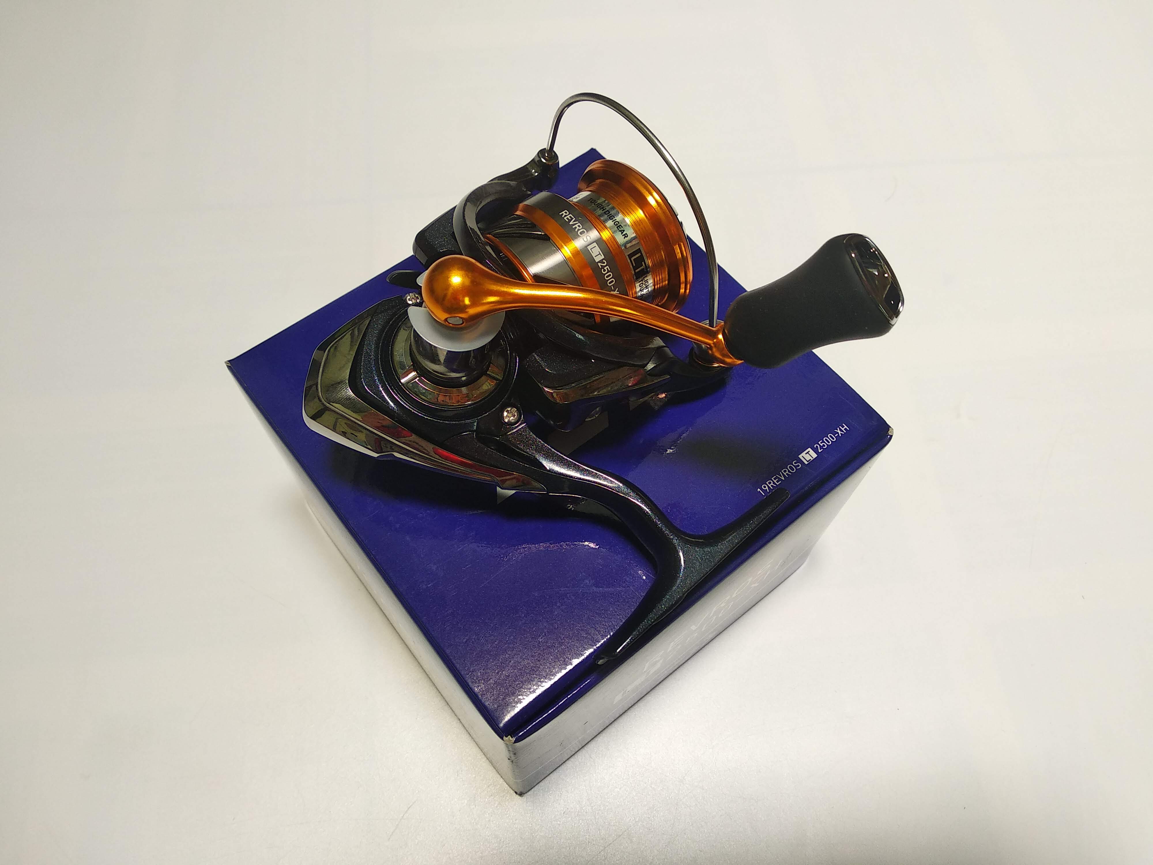 Máy câu cá Daiwa REVOS LT 2500-XH