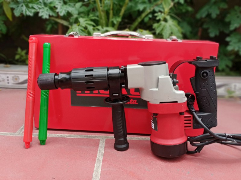MÁY ĐỤC BÊ TÔNG MAKTEC HM-0810