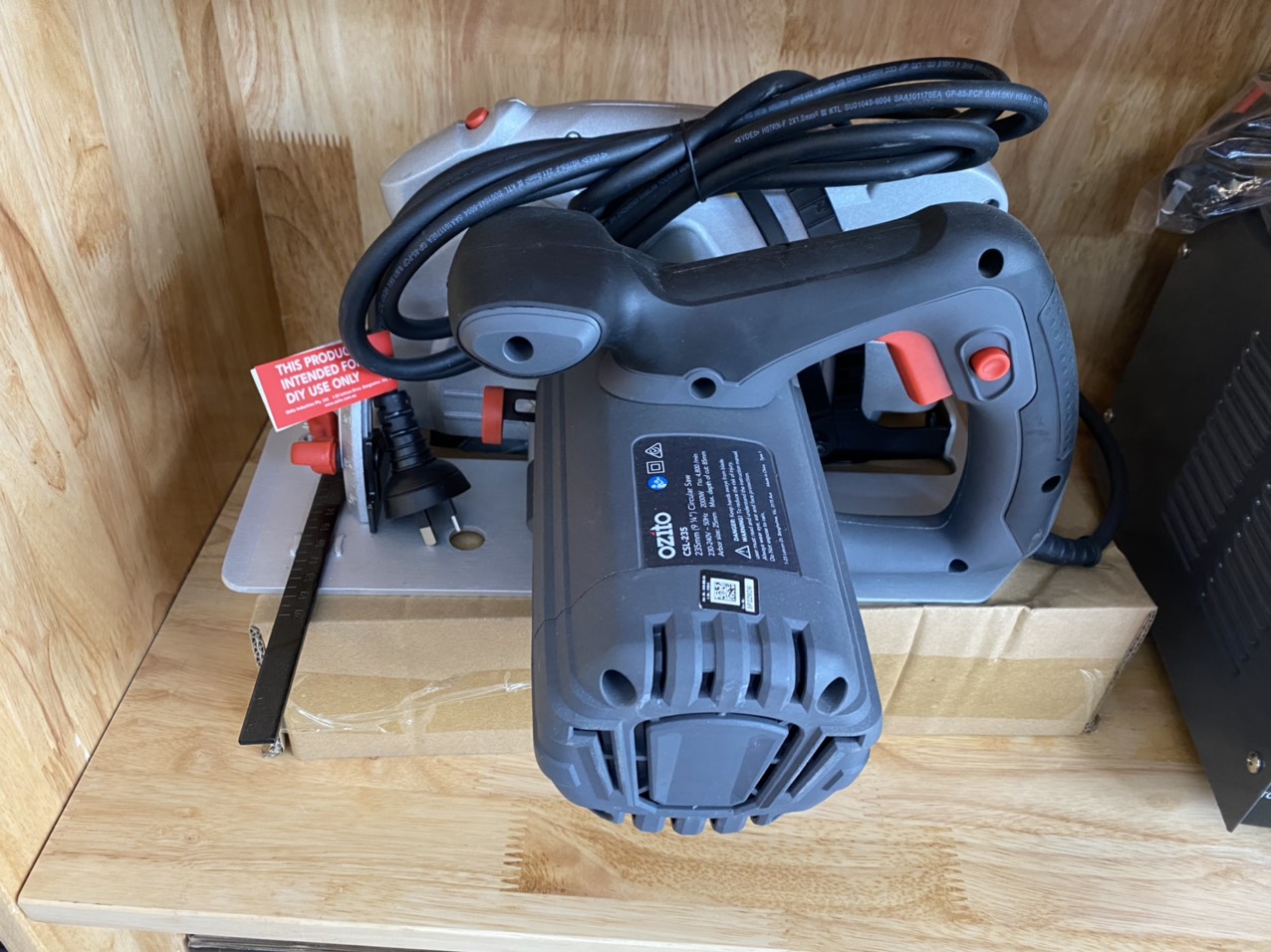 MÁY CƯA GỖ OZITO CSL-235
