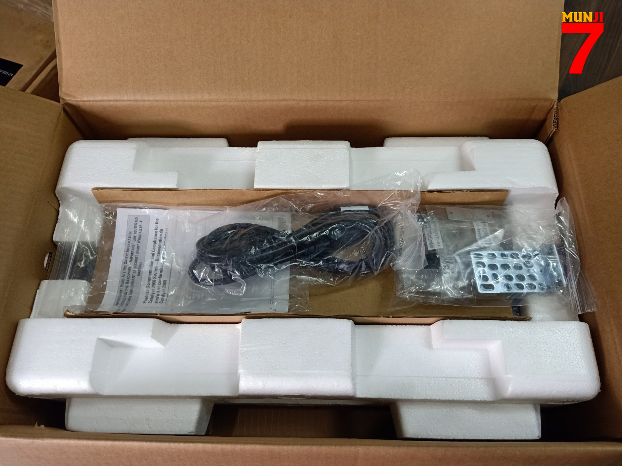 Switch CISCO WS-C2960-24TC-L