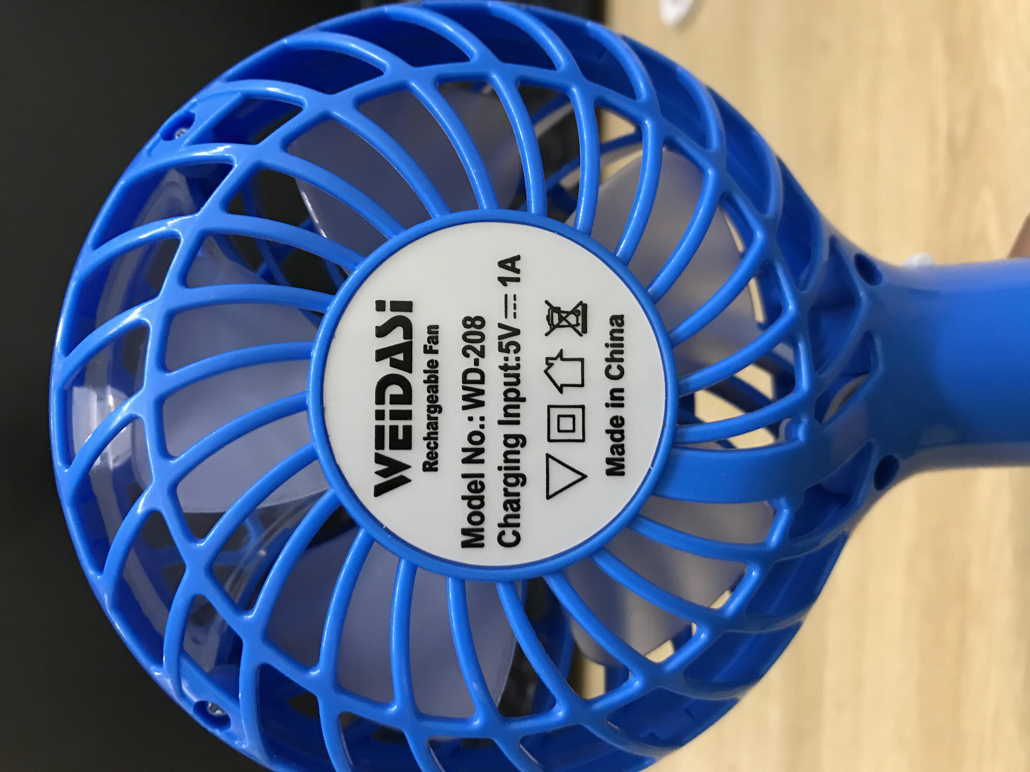 QUẠT MINI CẦM TAY PHUN SƯƠNG WD-208