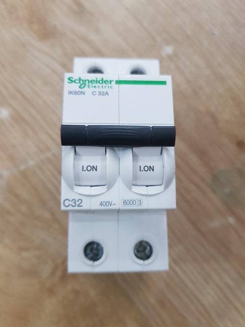 Cầu dao MCB Schneider A9K27232