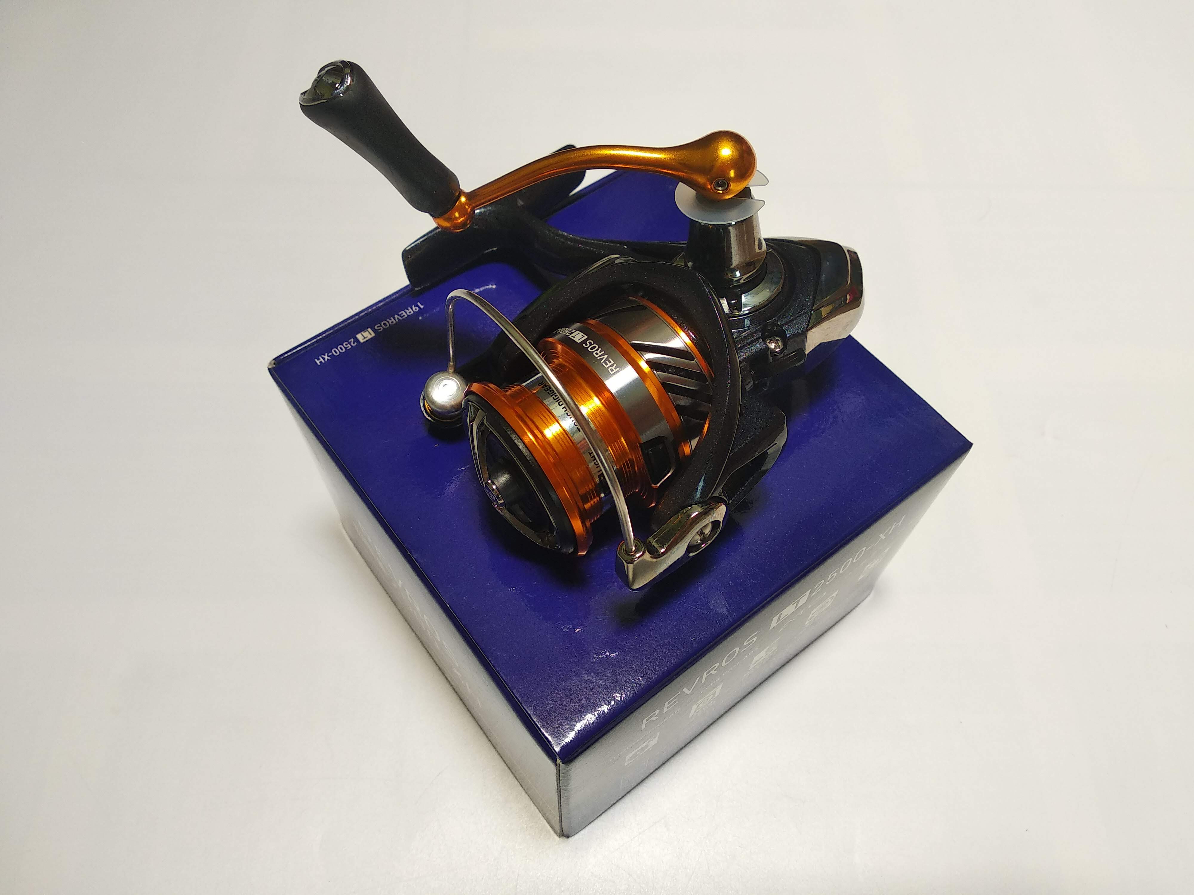 Máy câu cá Daiwa REVOS LT 2500-XH