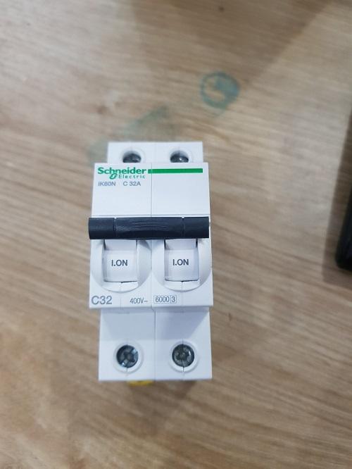 Cầu dao MCB Schneider A9K27232