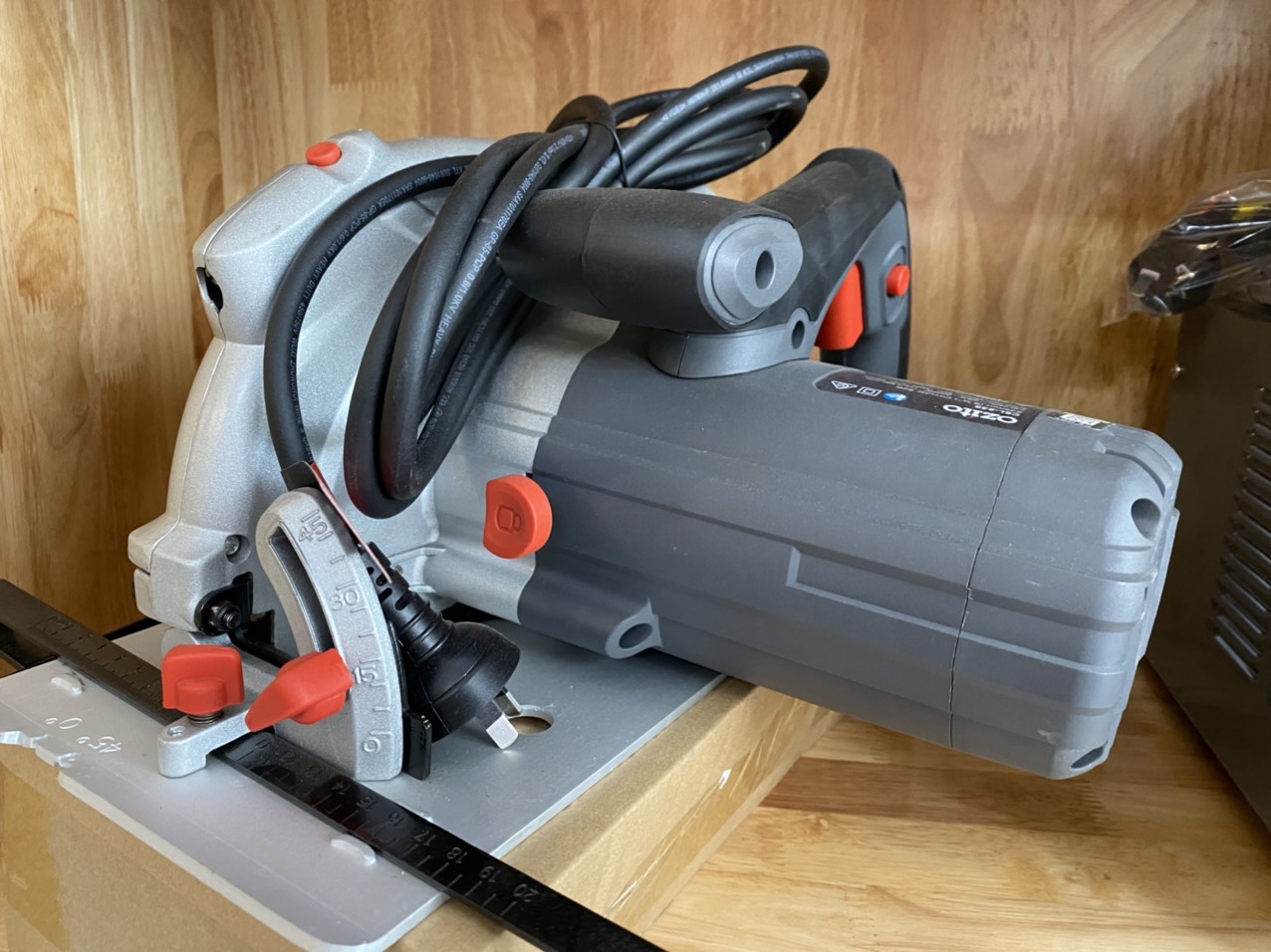 MÁY CƯA GỖ OZITO CSL-235