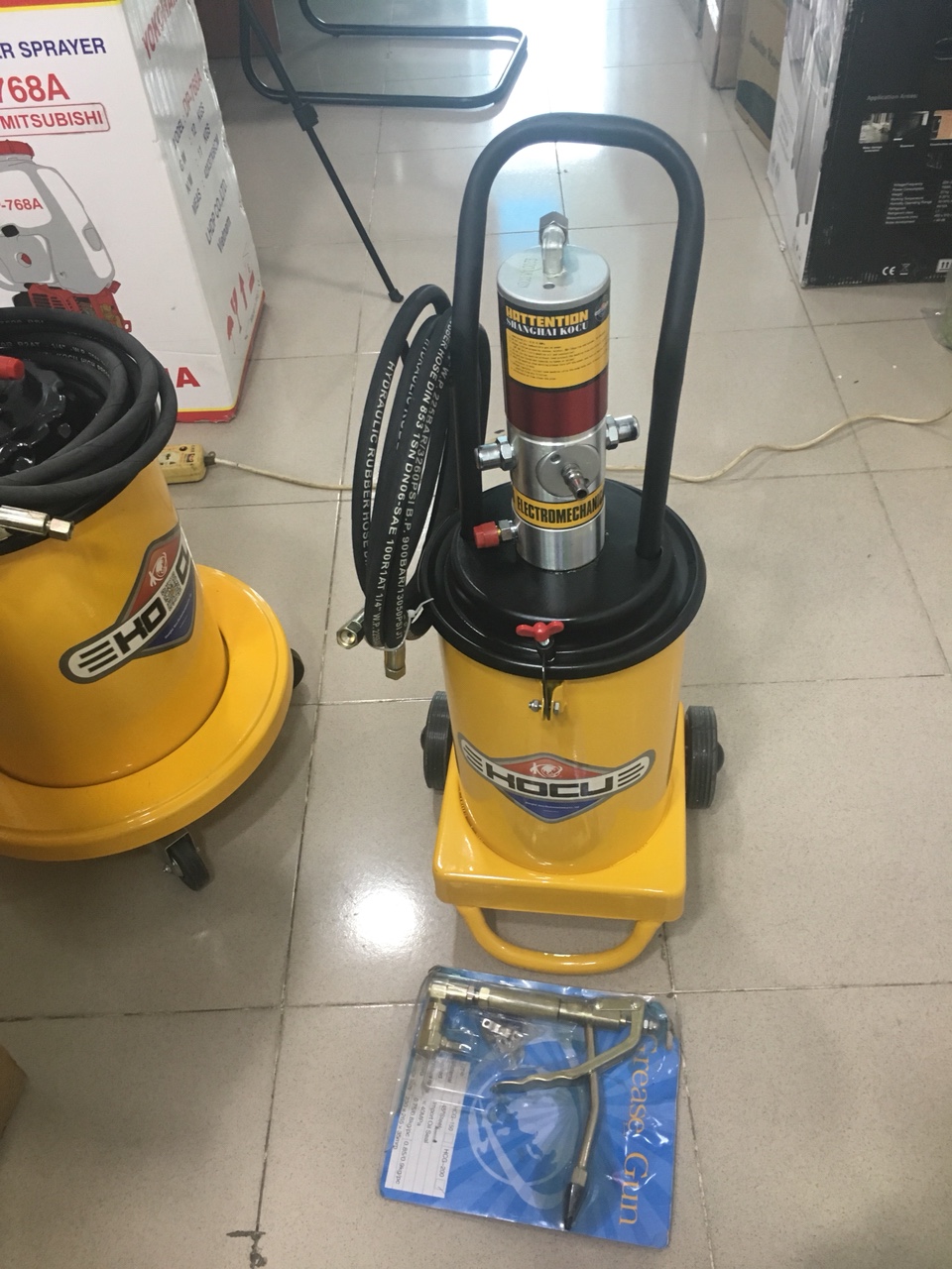 Máy bơm mỡ khí nén Kocu GZ-8 - 12L