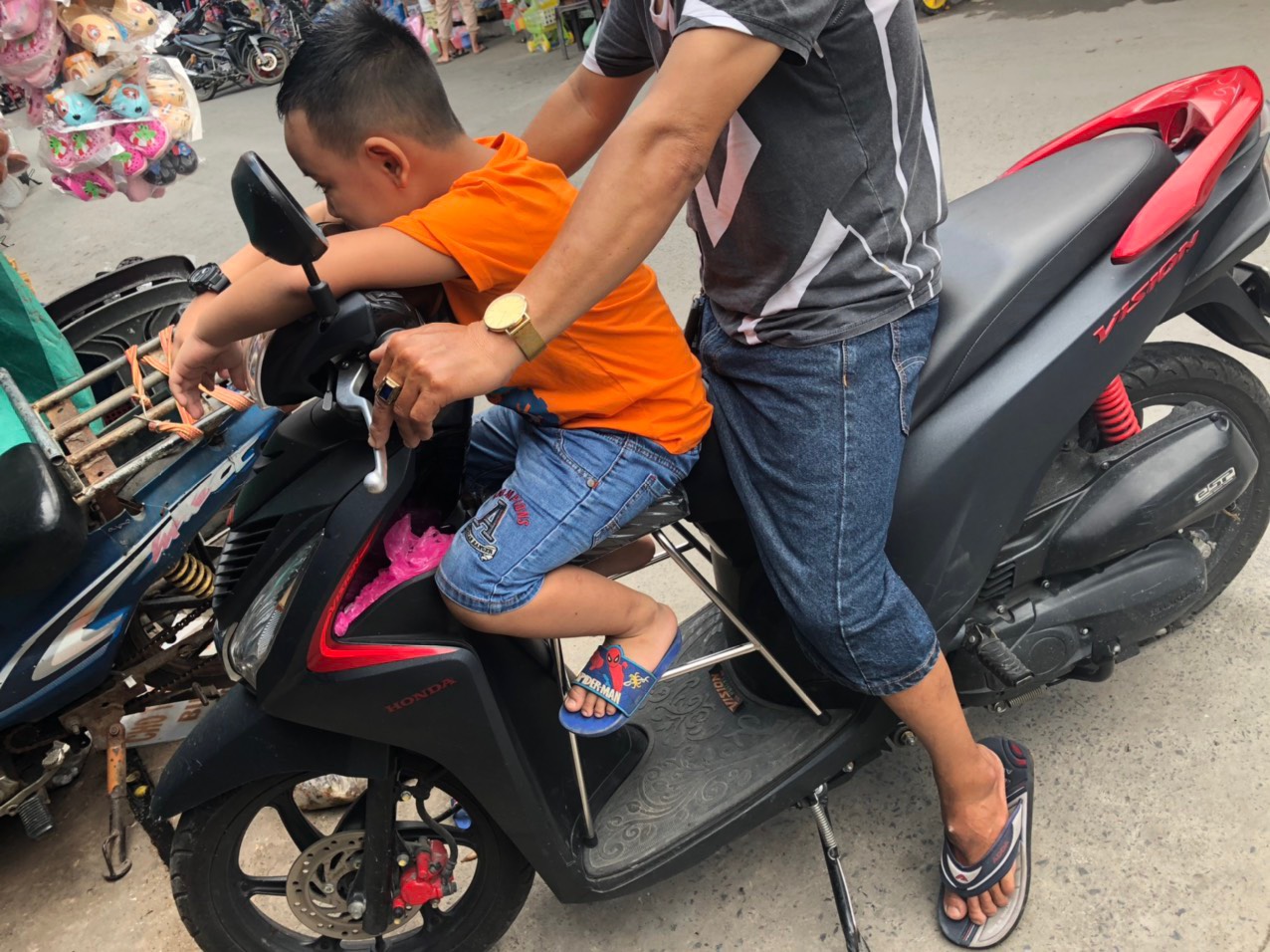 Ghế ngồi xe máy Lead cho bé