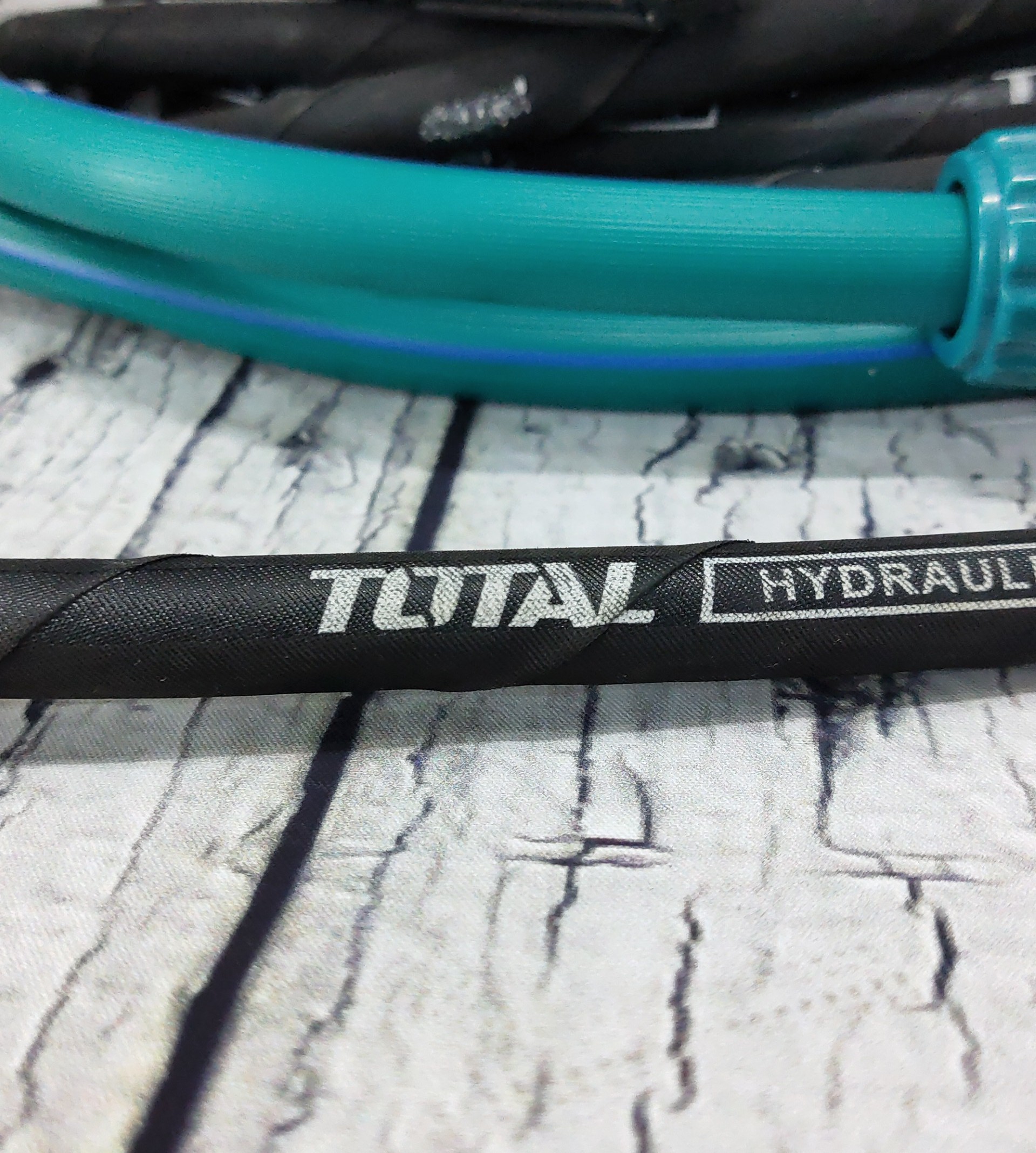 MÁY XỊT RỬA TOTAL TGT11236