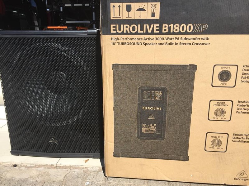LOA BEHRINGER B1800XP