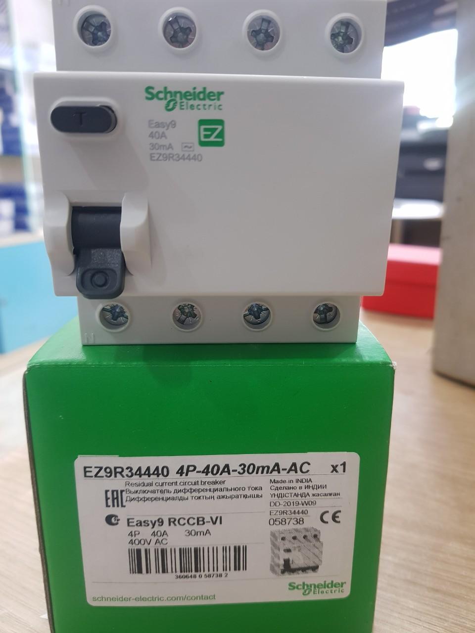Aptomat - RCCB Schneider 4fa 40A EZ9R34440