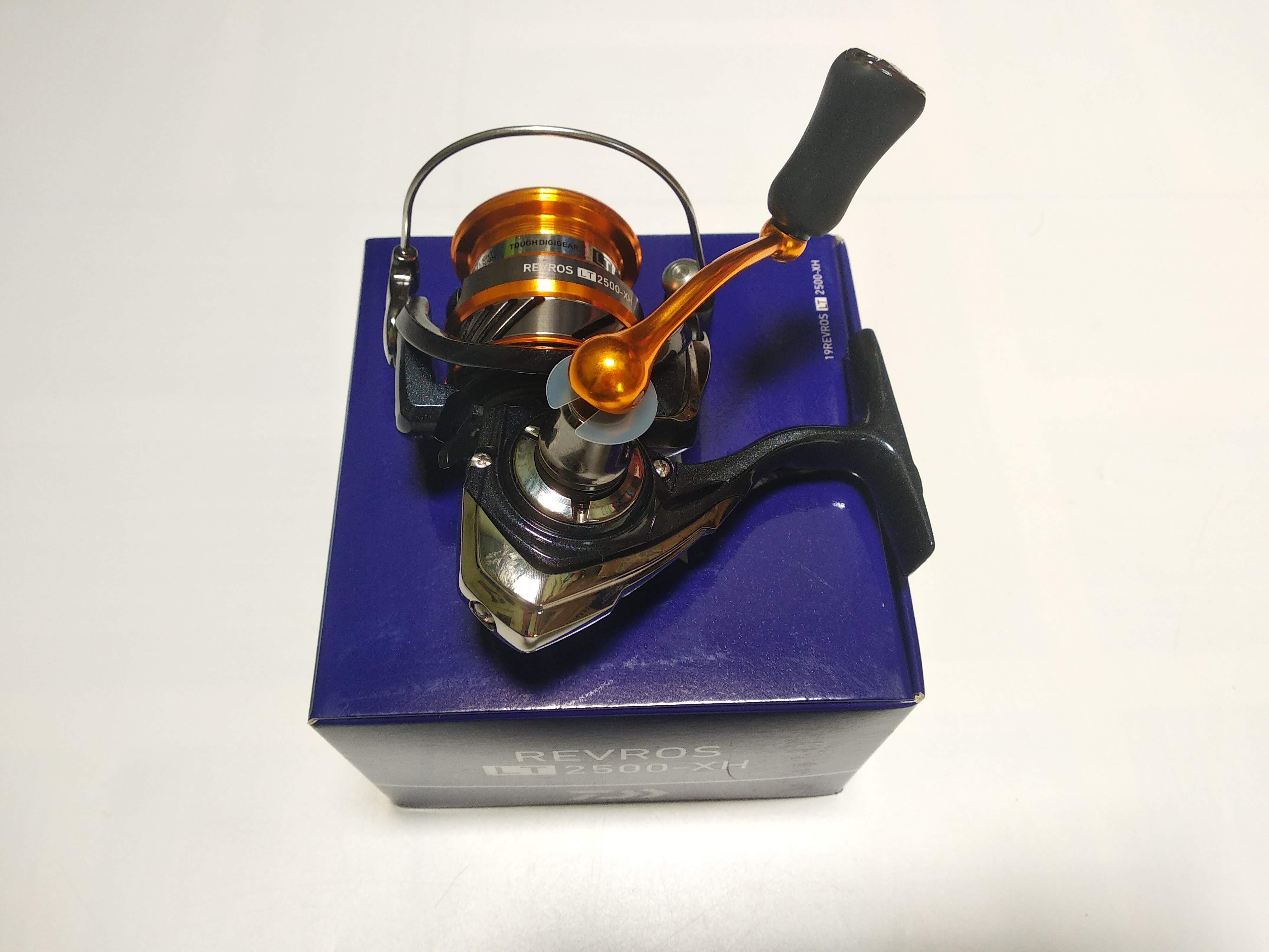 Máy câu cá Daiwa REVOS LT 2500-XH