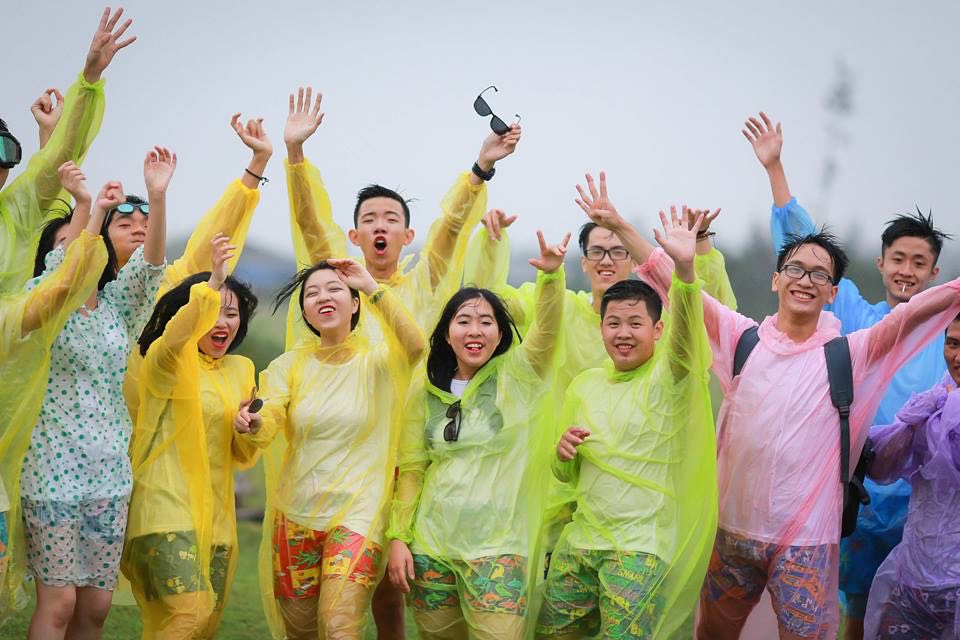 50 chiếc áo mưa mặc 1 lần