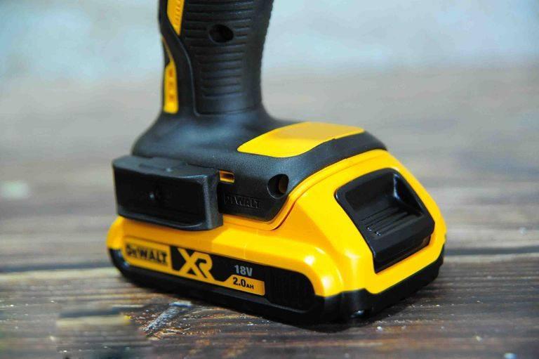 Máy khoan Dewalt DCD778D2-B1