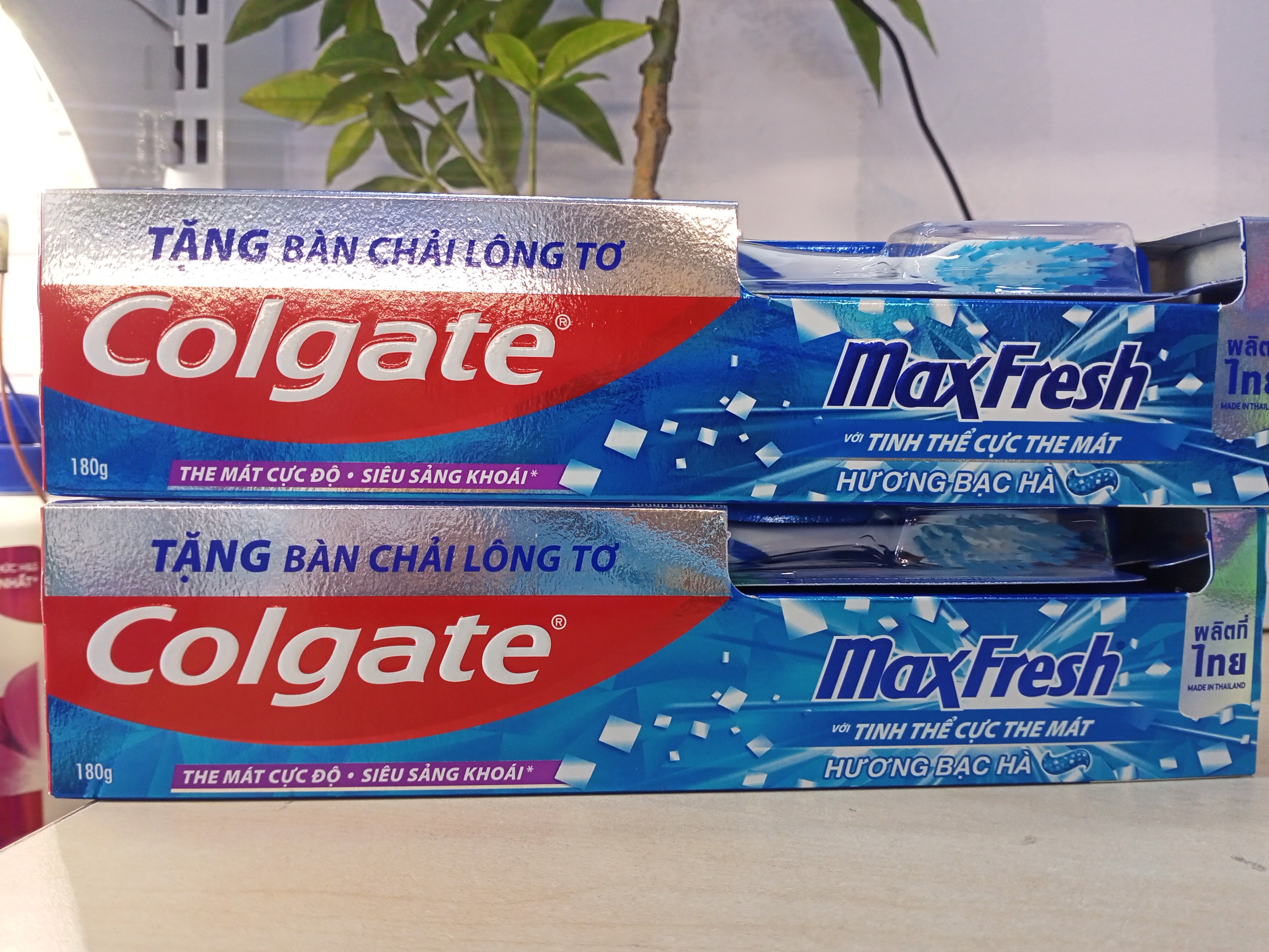Kem đánh răng Colgate MaxFresh bạc hà combo 2 hộp