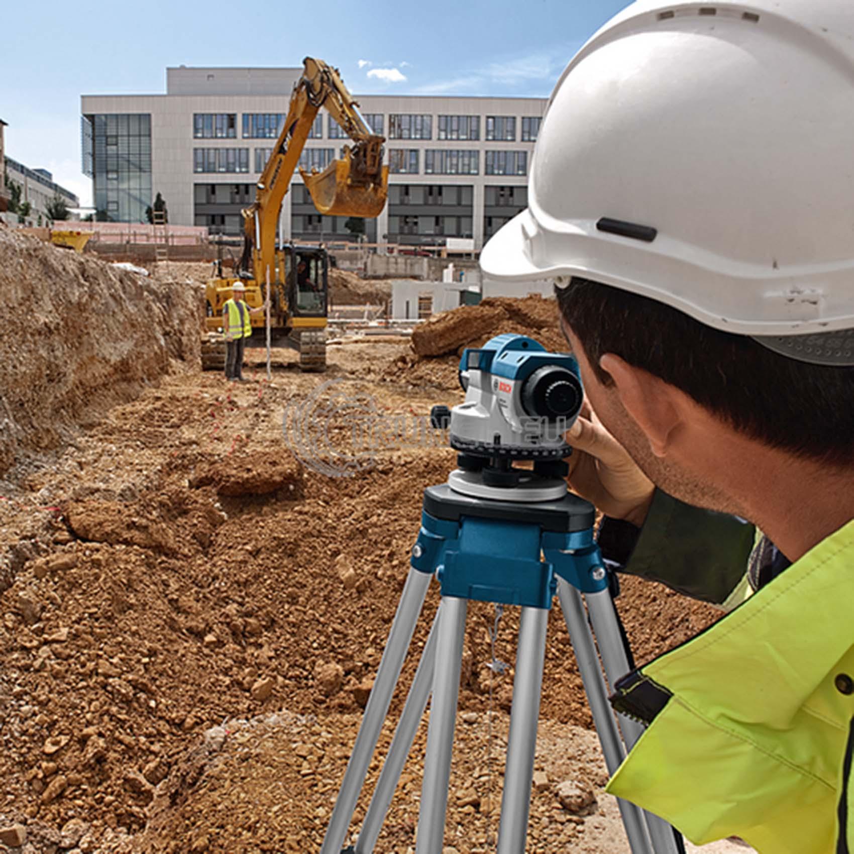 Máy đo khoảng cách quang học ﻿Bosch GOL26D