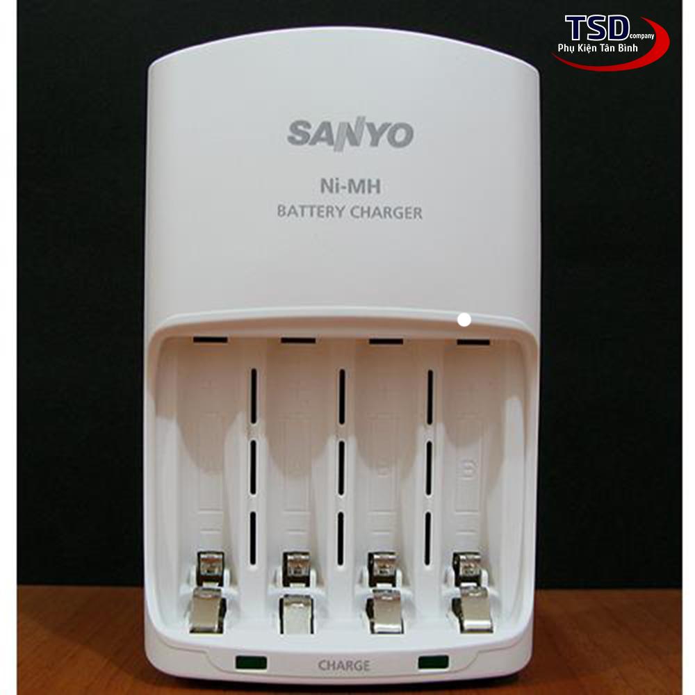 Sạc Sanyo Eneloop