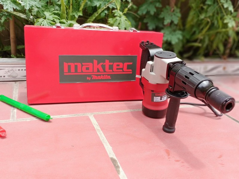 MÁY ĐỤC BÊ TÔNG MAKTEC HM-0810